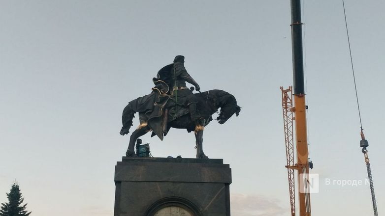 Памятник Александру Невскому установили на Стрелке - фото 3